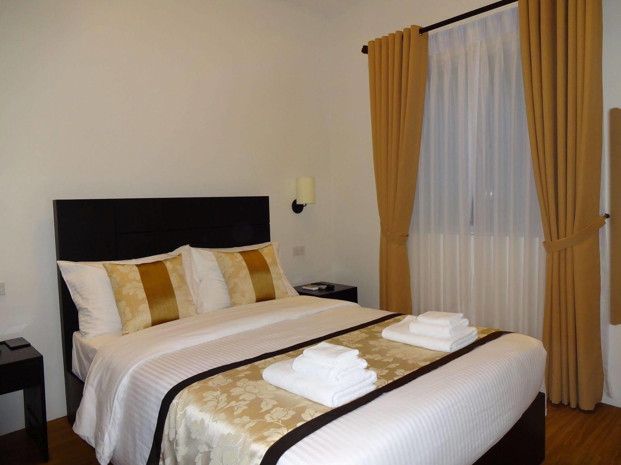 Capital O 642 The Junction Tagaytay Hotel Tagaytay City Exterior photo