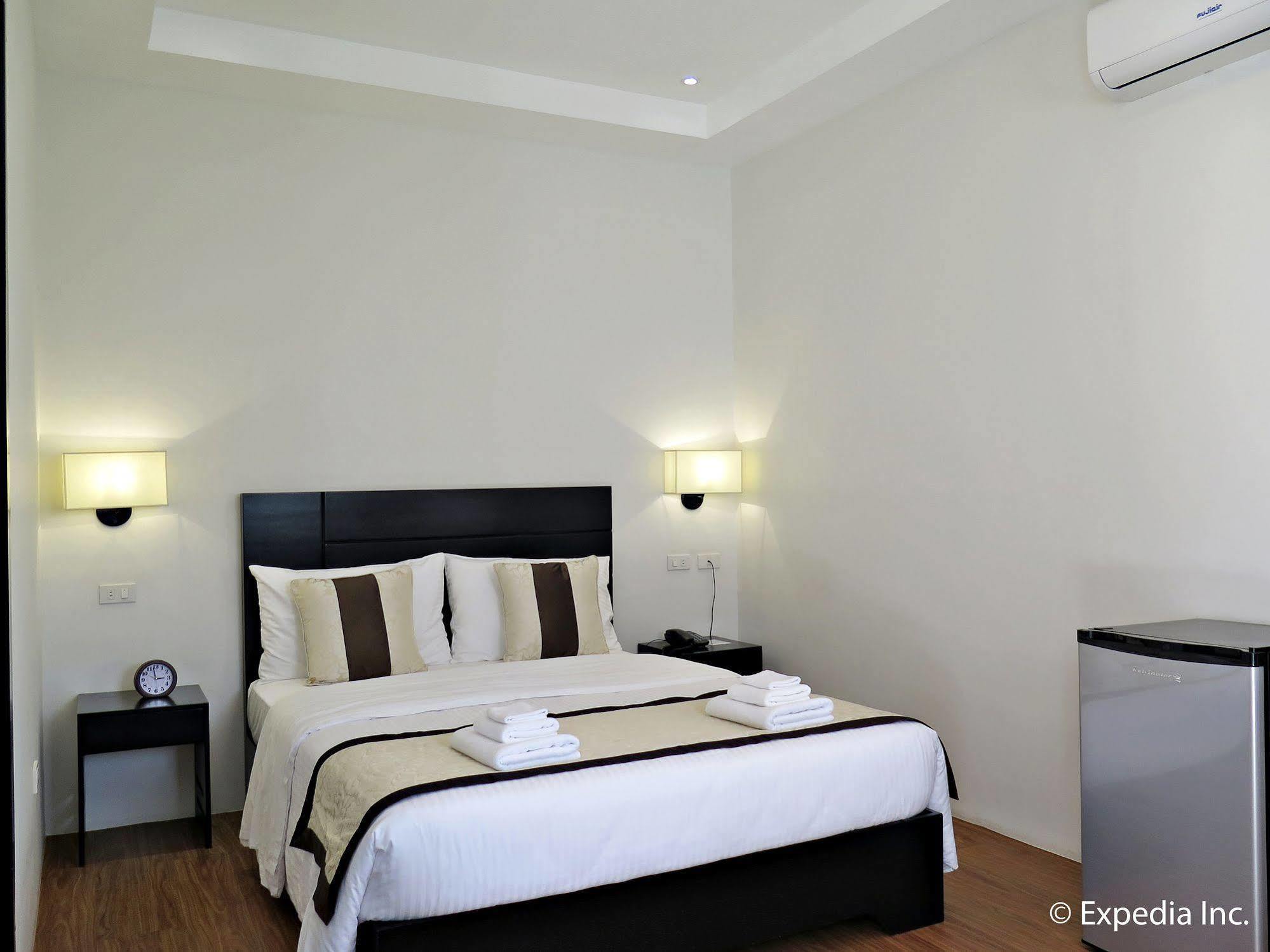 Capital O 642 The Junction Tagaytay Hotel Tagaytay City Exterior photo