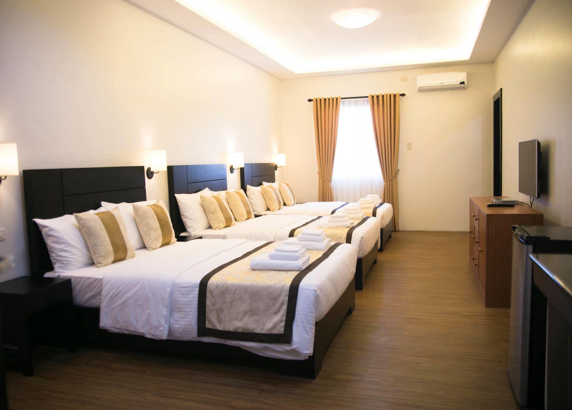 Capital O 642 The Junction Tagaytay Hotel Tagaytay City Exterior photo