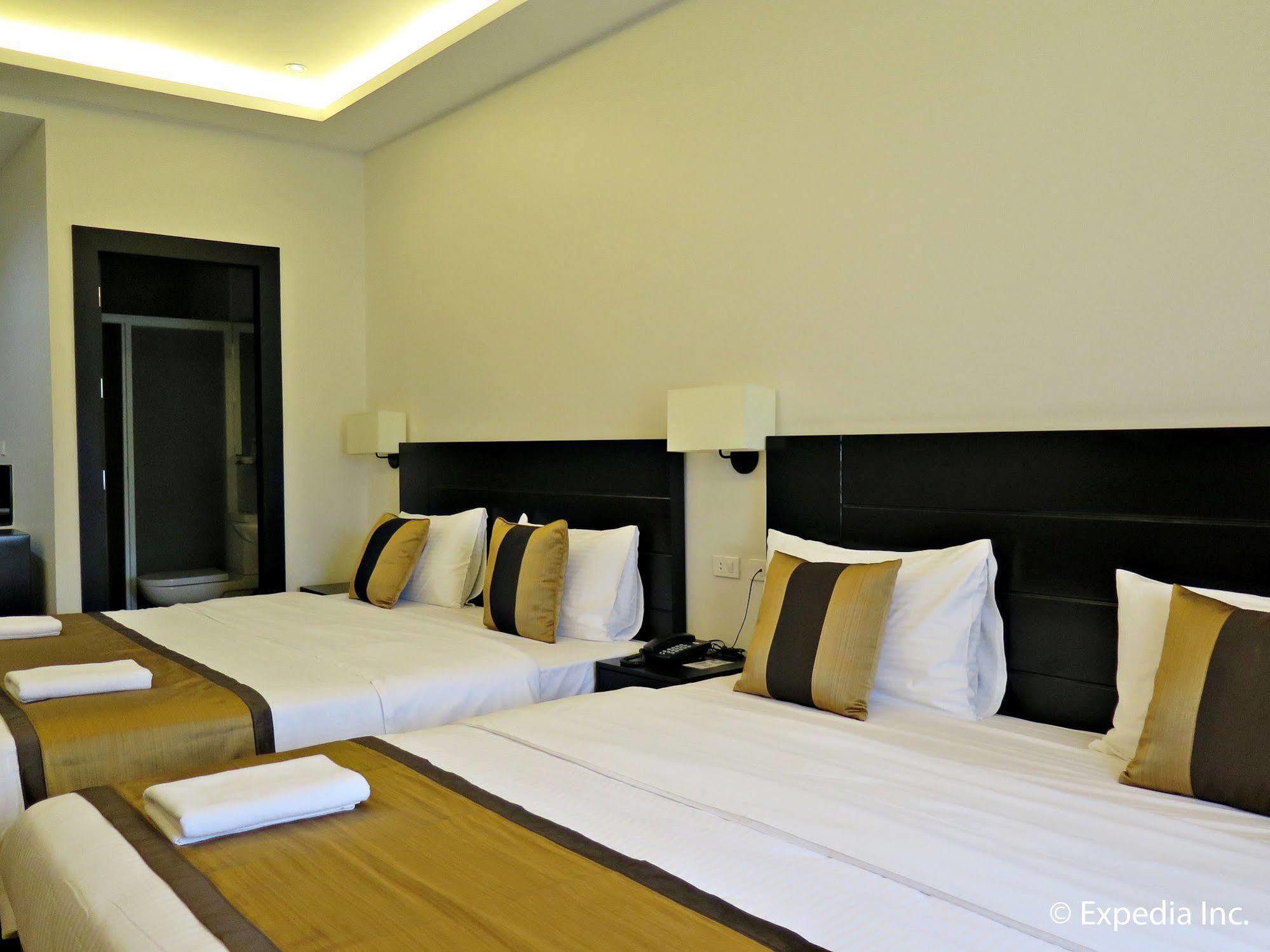 Capital O 642 The Junction Tagaytay Hotel Tagaytay City Exterior photo