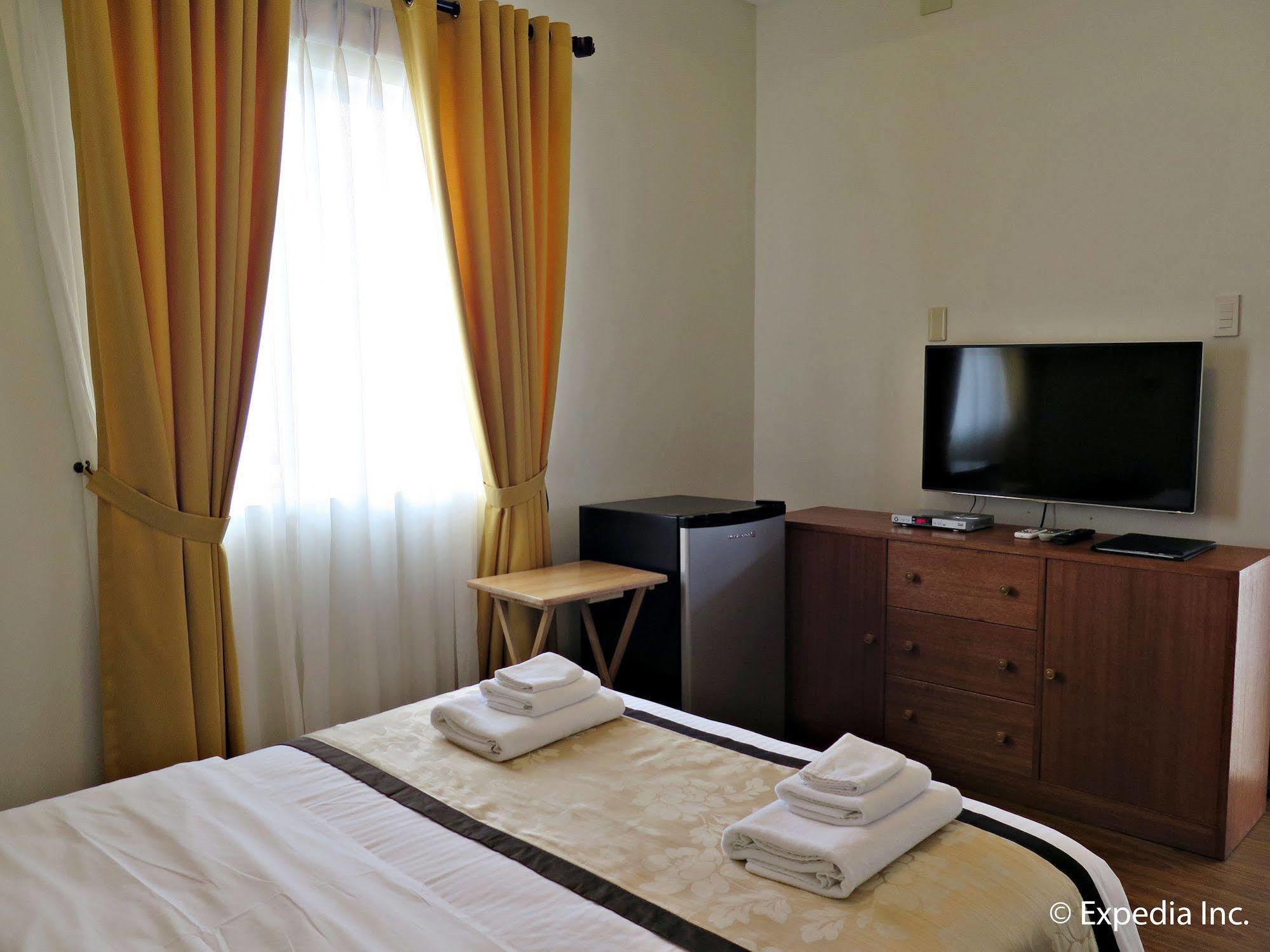 Capital O 642 The Junction Tagaytay Hotel Tagaytay City Exterior photo