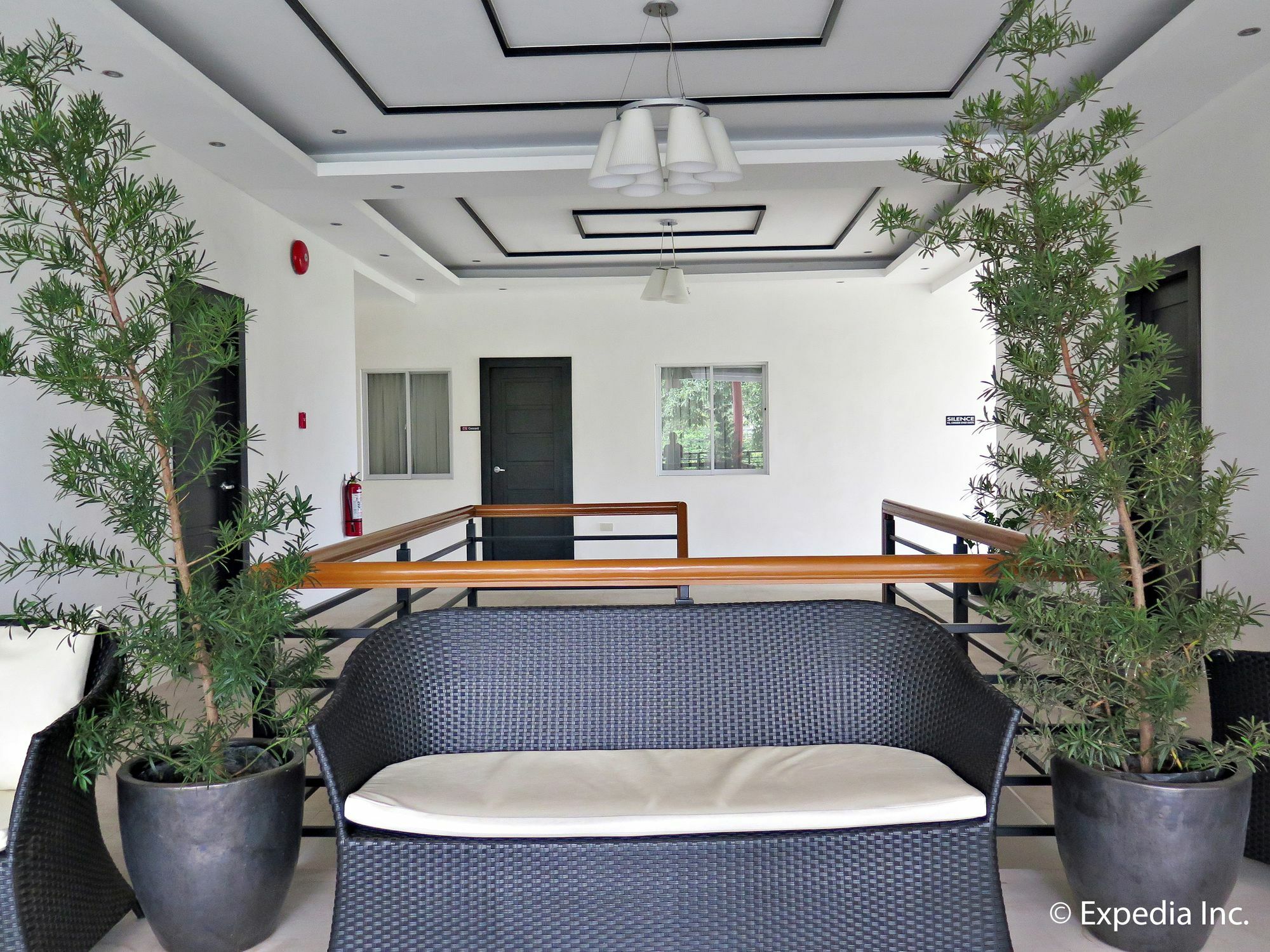 Capital O 642 The Junction Tagaytay Hotel Tagaytay City Exterior photo